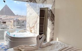 Luxury Middle East Pyramids Veiw &Jacuzzi